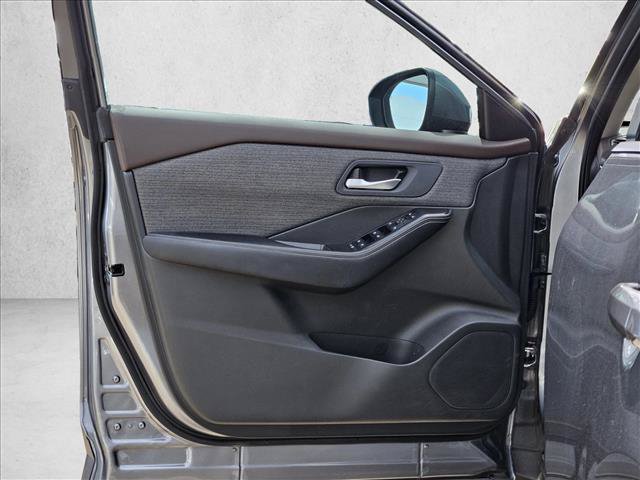 Used 2023 Nissan Rogue SV FWD image 11