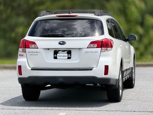 Used 2013 Subaru Outback 2.5i Limited AWD/4WD image 7