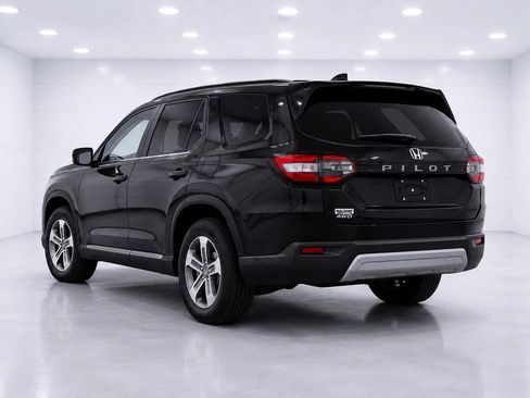 Used 2025 Honda Pilot EX-L image 3