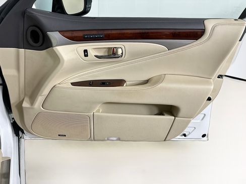 Used 2015 Lexus LS 460 image 34