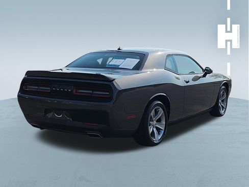Used 2019 Dodge Challenger SXT RWD image 4
