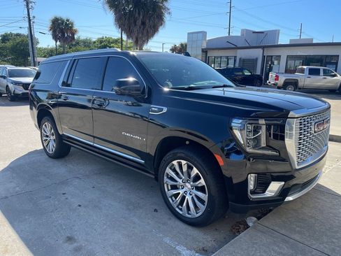 Used 2022 GMC Yukon XL Denali image 3