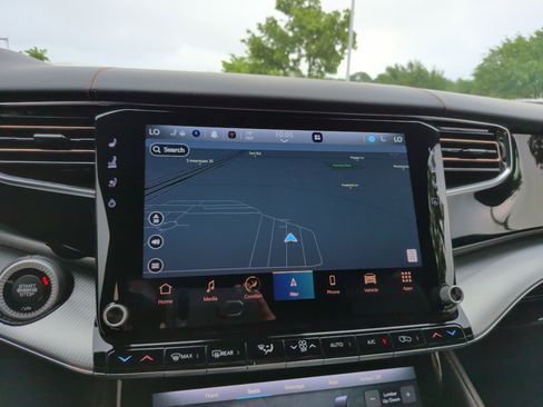 Used 2023 Jeep Grand Wagoneer Series III image 17