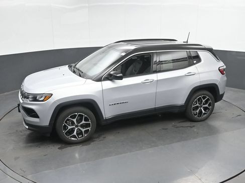 Used 2025 Jeep Compass Limited AWD/4WD image 36