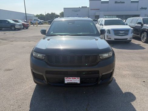 Used 2023 Jeep Grand Cherokee L Limited w/ Black Appearance Package AWD/4WD image 9