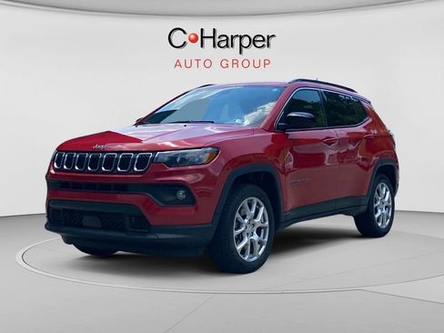 Used 2023 Jeep Compass Latitude w/ Sun and Sound Group AWD/4WD image 7