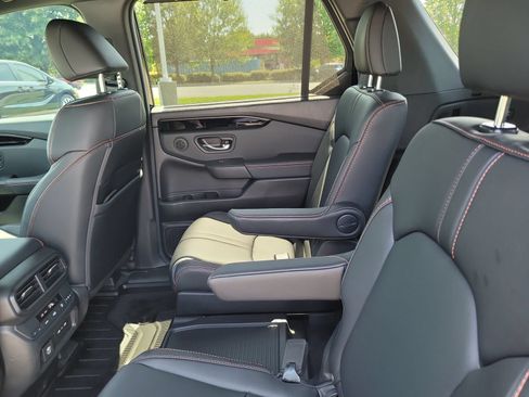 Certified 2025 Honda Pilot TrailSport image 25