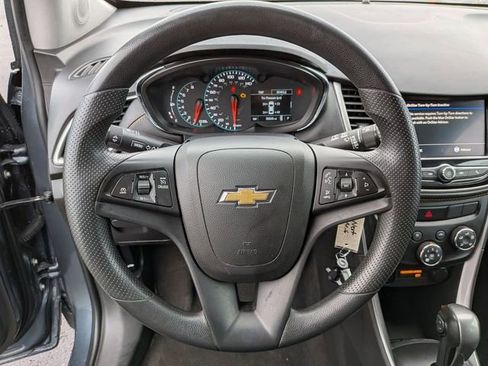 Used 2021 Chevrolet Trax LT AWD/4WD image 16