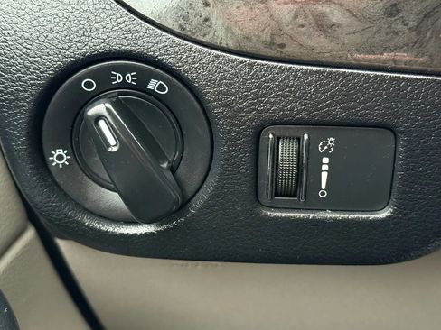 Used 2019 Dodge Grand Caravan SE w/ UConnect Hands-Free Group image 44