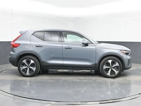 Used 2023 Volvo XC40 B4 Ultimate FWD image 15