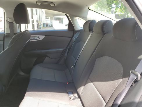 Used 2022 Kia Forte LXS w/ LXS Technology Package FWD image 15