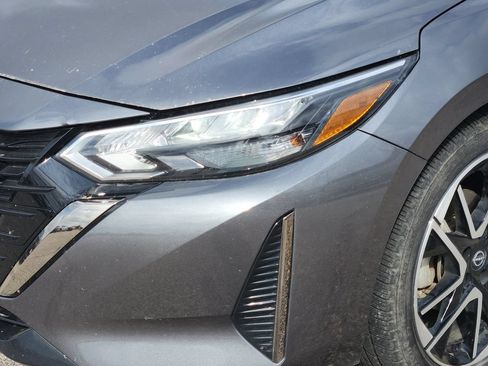 Used 2025 Nissan Sentra SR FWD image 3