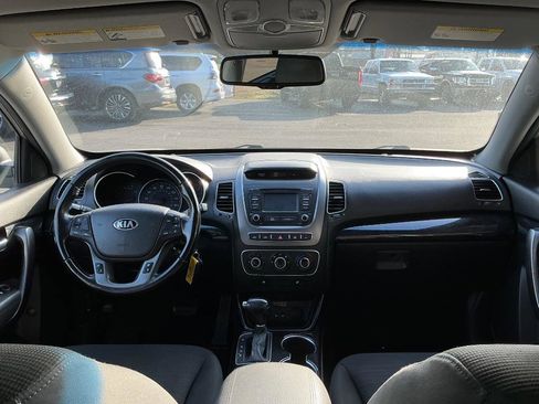 Used 2014 Kia Sorento LX image 5