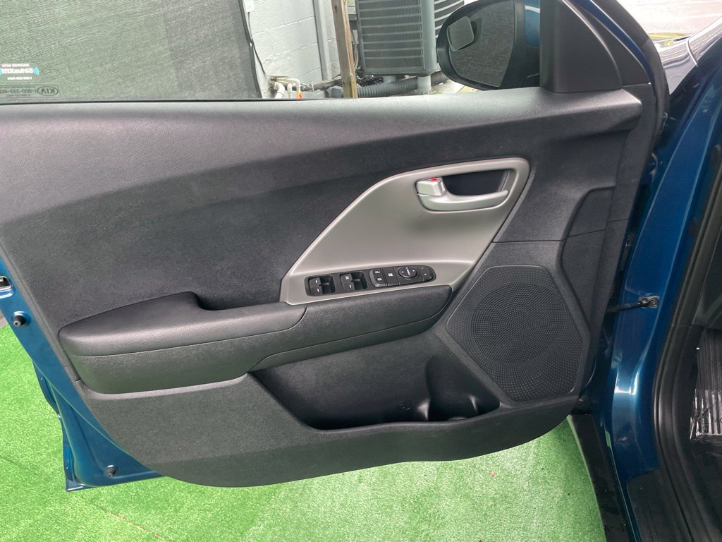 Used 2018 Kia Niro LX FWD image 34