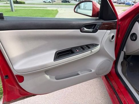 Used 2010 Chevrolet Impala LT FWD image 15