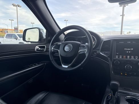 Used 2018 Jeep Grand Cherokee Limited image 19