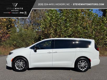 New 2026 Chrysler Pacifica Limited