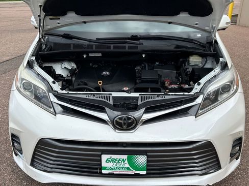 Used 2018 Toyota Sienna Limited Premium w/ Carpet Mat Package image 13
