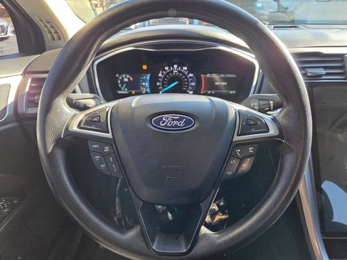 Used 2020 Ford Fusion SE FWD image 18