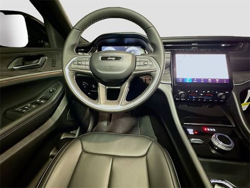 New 2025 Jeep Grand Cherokee Limited w/ Luxury Tech Group II image 27