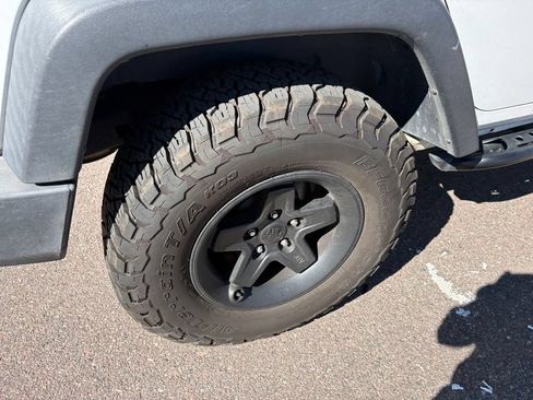 Used 2018 Jeep Wrangler Unlimited Rubicon w/ Connectivity Group AWD/4WD image 13
