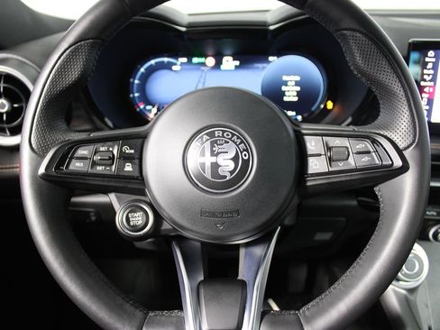 Used 2024 Alfa Romeo Tonale Ti AWD/4WD image 4