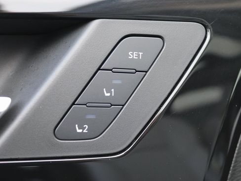 Used 2025 Mitsubishi Outlander AWD image 19