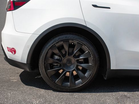 Used 2020 Tesla Model Y Long Range AWD/4WD image 39