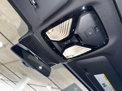 Certified 2025 BMW X5 xDrive50e w/ Premium Package image 31