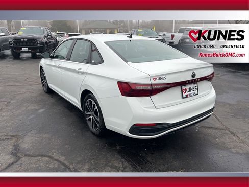 Used 2025 Volkswagen Jetta Sport image 9