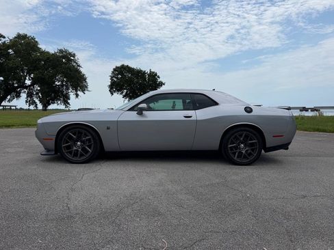 Used 2016 Dodge Challenger R/T Scat Pack RWD image 2