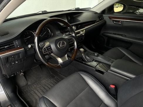 Used 2016 Lexus ES 350 w/ Premium Package w/Wood Trim FWD image 10