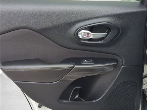 Used 2016 Jeep Cherokee Latitude w/ Comfort/Convenience Group image 24