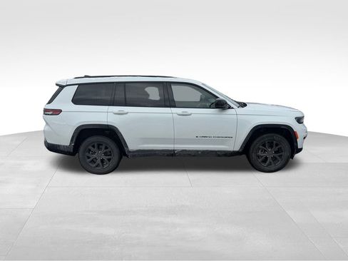 Used 2024 Jeep Grand Cherokee L Altitude image 9