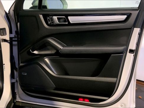 Used 2022 Porsche Cayenne Platinum Edition image 26