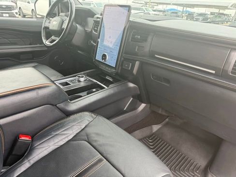 Used 2023 Ford Expedition Max Platinum RWD image 12