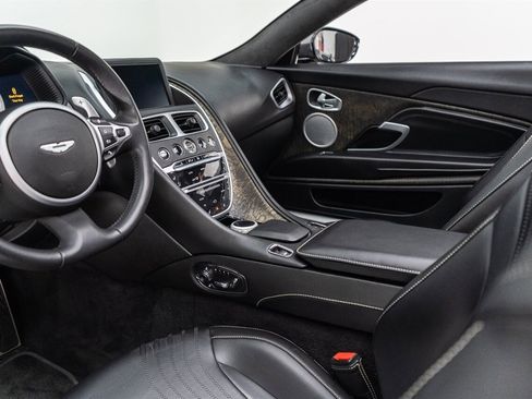 Used 2019 Aston Martin DB11 Volante image 81
