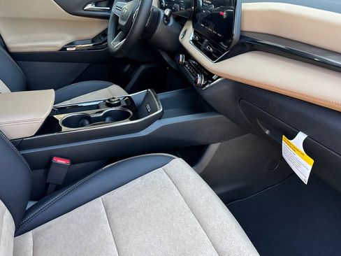 New 2026 Chevrolet Equinox ACTIV w/ Safety and Technology Package image 15
