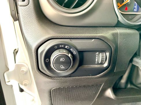 Used 2023 Jeep Gladiator Willys image 28