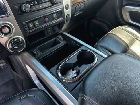 Used 2017 Nissan Titan SL AWD/4WD image 19