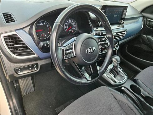 Used 2021 Kia Seltos S image 10