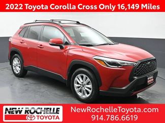 Certified 2022 Toyota Corolla Cross LE w/ Moonroof Package AWD/4WD video 1