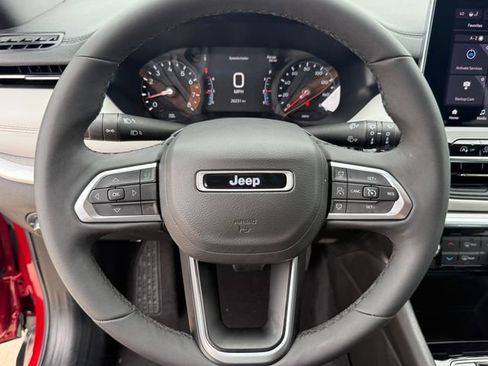 Used 2025 Jeep Compass Limited AWD/4WD image 13