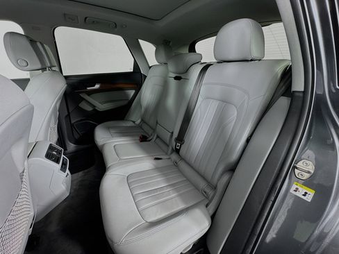 Used 2022 Audi Q5 2.0T Premium Plus image 24