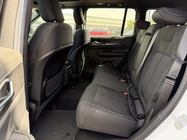 New 2027 Jeep Grand Cherokee 4WD image 12