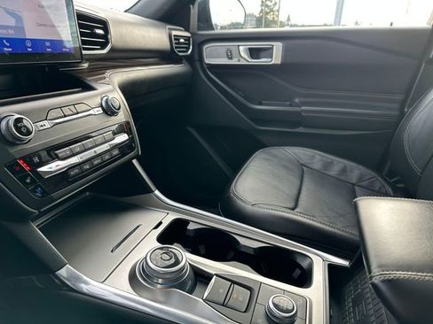 Used 2020 Ford Explorer Limited image 18