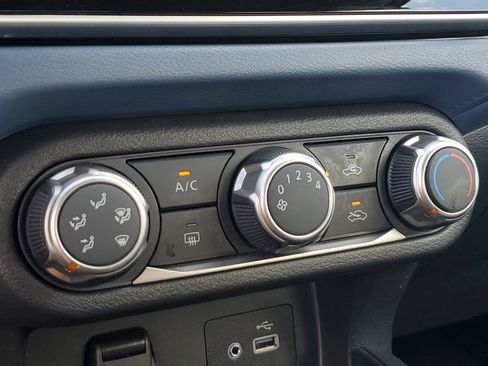 Used 2025 Nissan Versa SV image 11