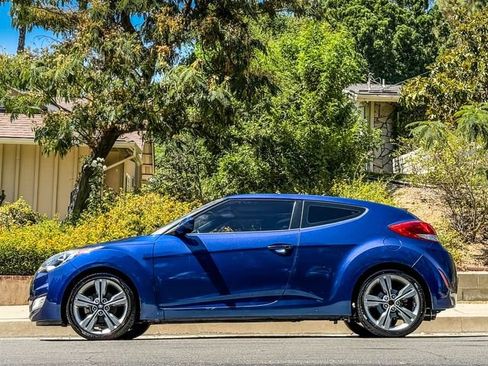 Used 2017 Hyundai Veloster Value Edition FWD image 15