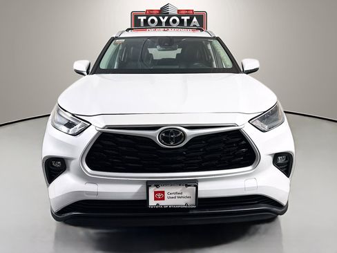 Certified 2022 Toyota Highlander XLE image 2