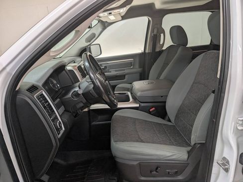 Used 2019 RAM 1500 Classic SLT w/ SLT Plus D←cor Group AWD/4WD image 7